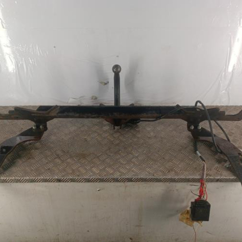 Attelage (boule de remorquage) PEUGEOT 5008 1