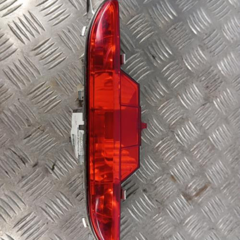 Anti brouillard arriere PEUGEOT 208 1
