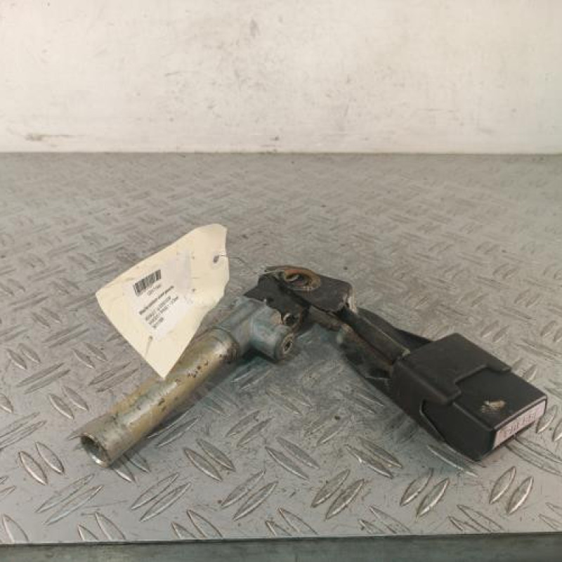 Attache ceinture avant gauche RENAULT KANGOO 1