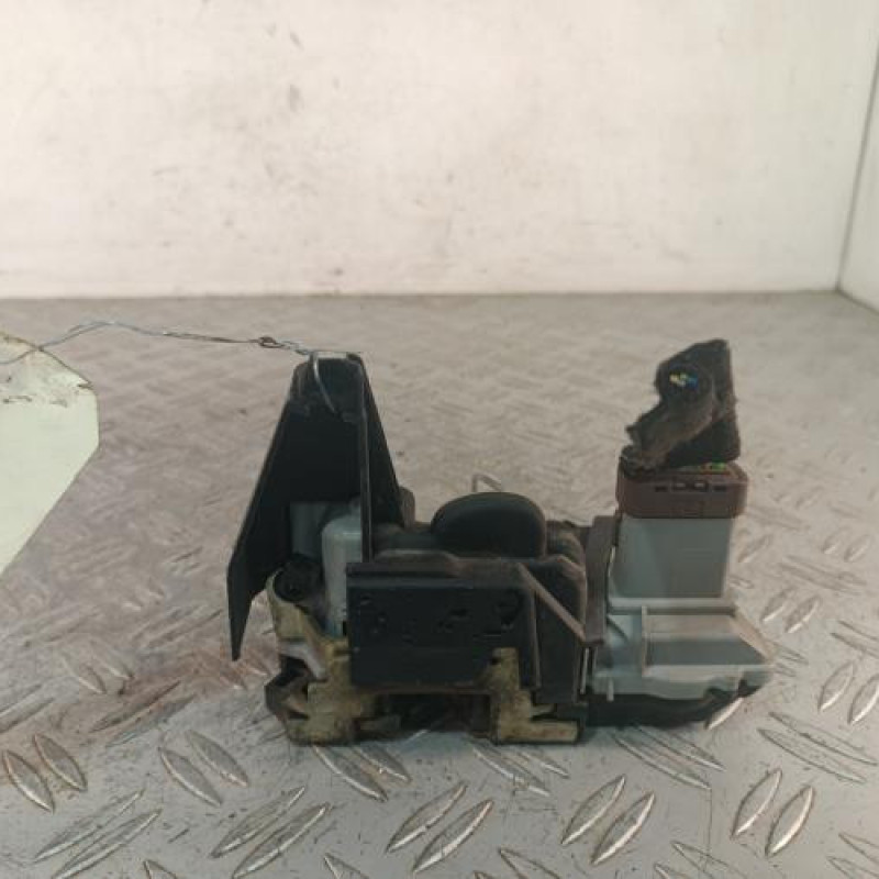 Serrure avant droit PEUGEOT 307