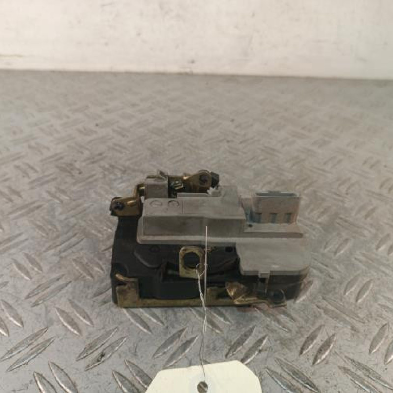 Serrure avant gauche PEUGEOT 206