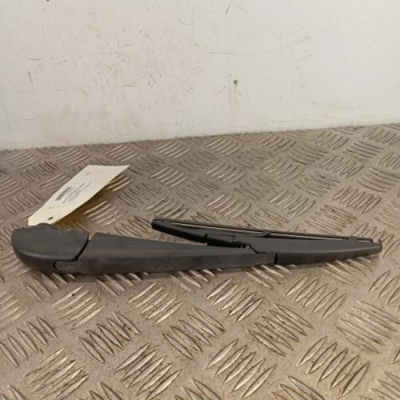 Bras essuie glace arriere TOYOTA AURIS 2