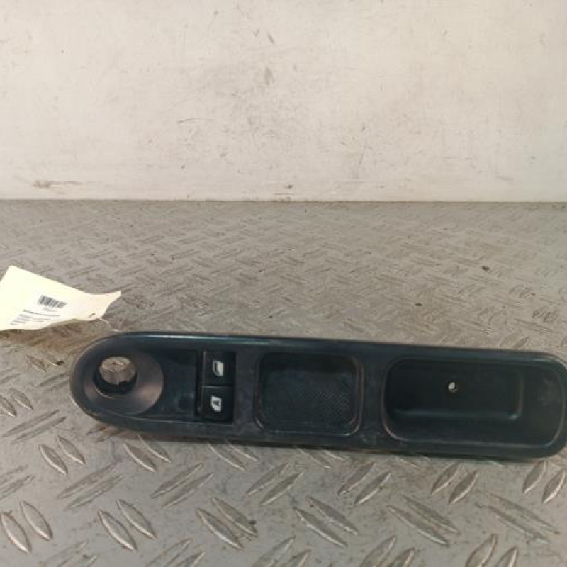 Interrupteur de leve vitre avant gauche PEUGEOT 207