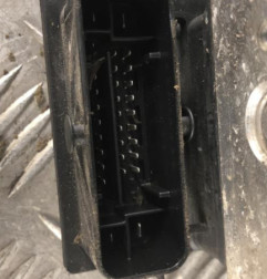 Bloc ABS (freins anti-blocage) VOLKSWAGEN POLO 5 Photo n°3