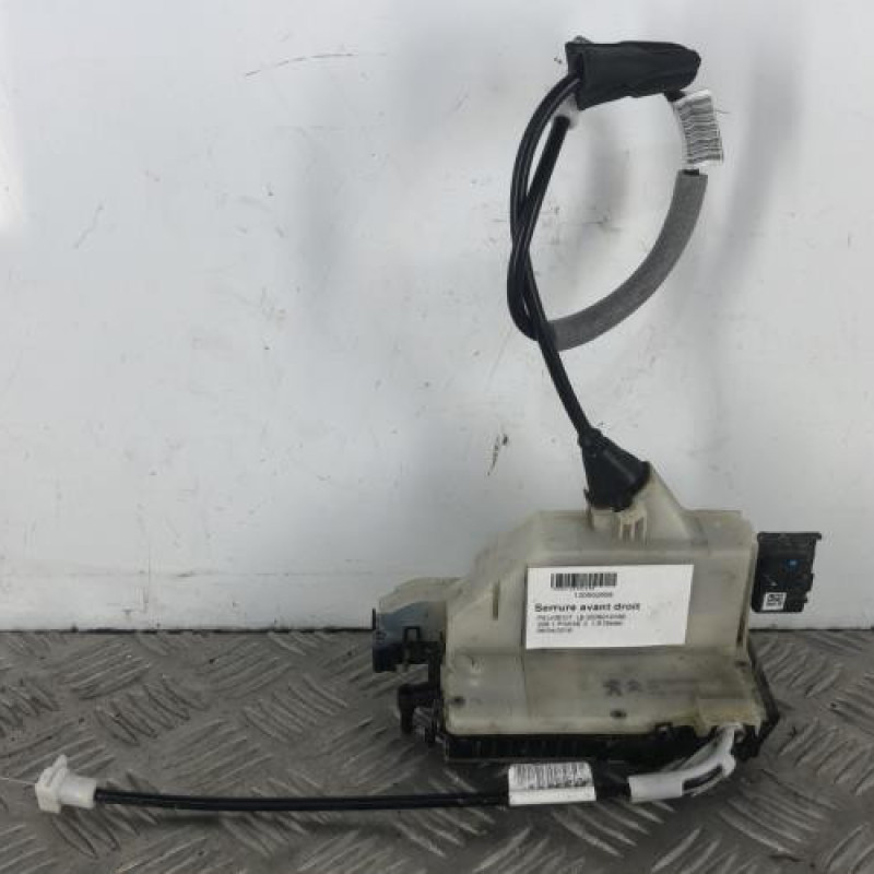 Serrure avant droit PEUGEOT 208 1