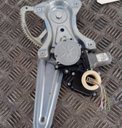 Leve vitre electrique arriere droit TOYOTA AURIS 2 Photo n°1