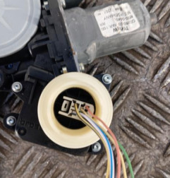 Leve vitre electrique arriere droit TOYOTA AURIS 2