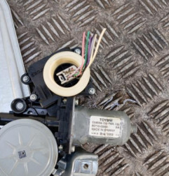 Leve vitre electrique arriere gauche TOYOTA AURIS 2