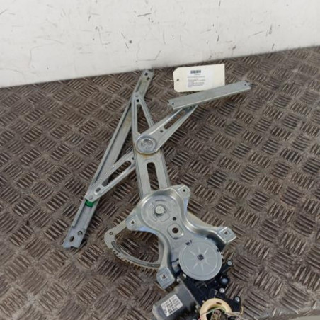 Leve vitre electrique avant droit TOYOTA AURIS 2 Photo n°1