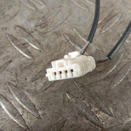 Attache ceinture arriere droit PEUGEOT 3008 1