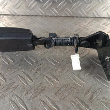 Attache ceinture arriere gauche PEUGEOT 3008 1