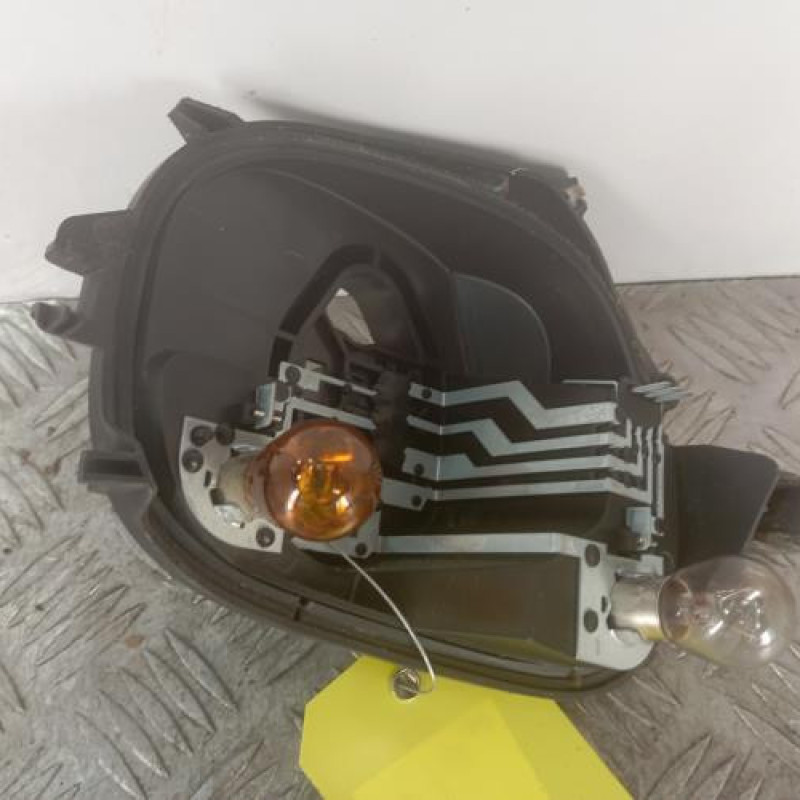 Platine feu arriere gauche PEUGEOT 208 1