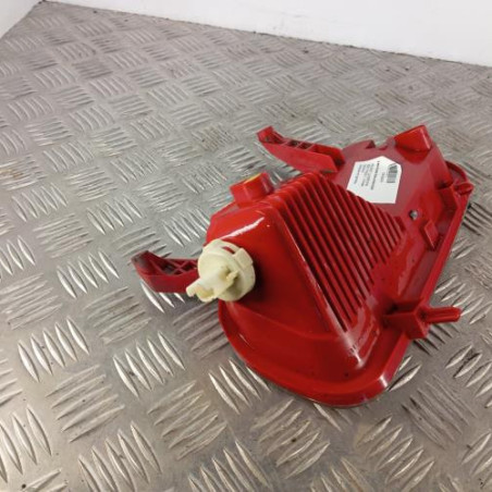 Feu de pare choc arriere droit PEUGEOT 5008 1