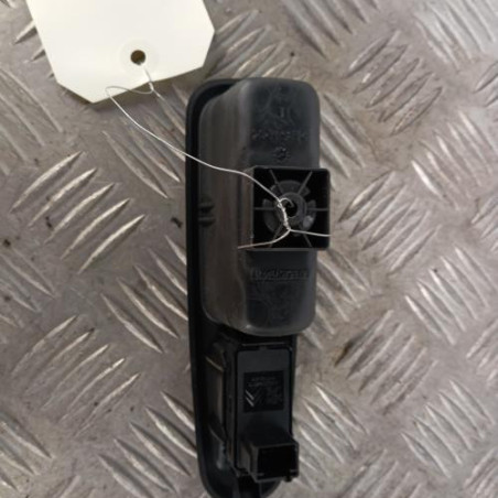 Interrupteur de leve vitre arriere gauche PEUGEOT 5008 1