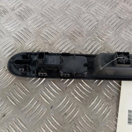 Interrupteur de leve vitre avant droit PEUGEOT 5008 1
