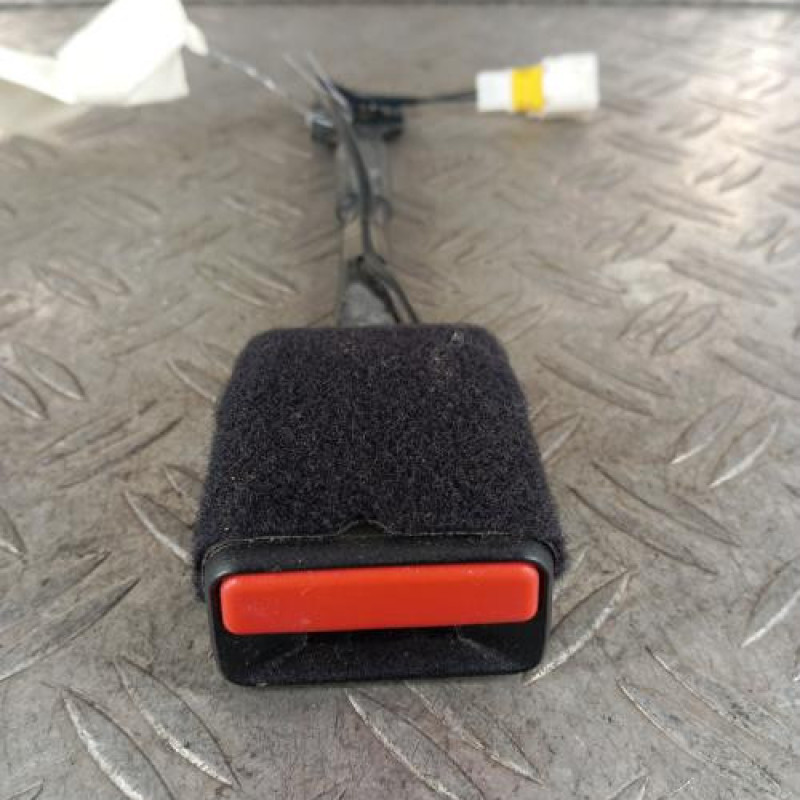 Attache ceinture avant droit PEUGEOT 508 1