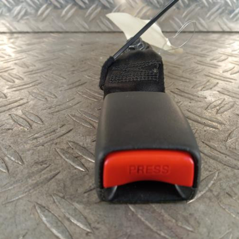 Attache ceinture arriere droit RENAULT CAPTUR 1