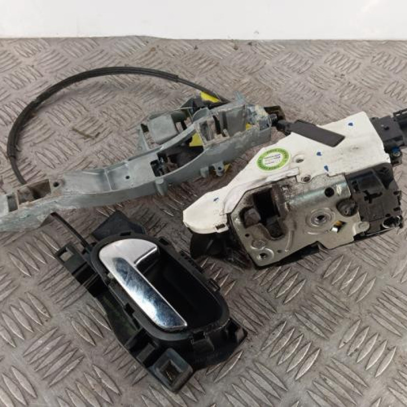 Serrure avant gauche PEUGEOT 207