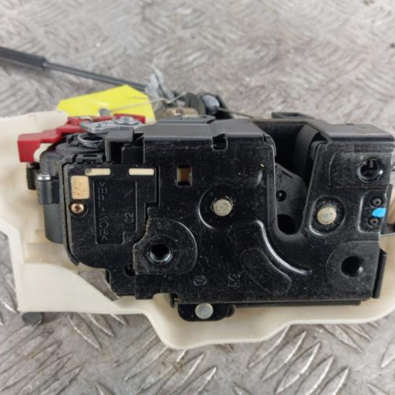 Serrure avant gauche VOLKSWAGEN TOURAN 1 Serrure avant gauche VOLKSWAGEN TOURAN 1