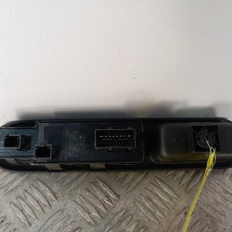 Interrupteur de leve vitre avant gauche PEUGEOT 5008 1