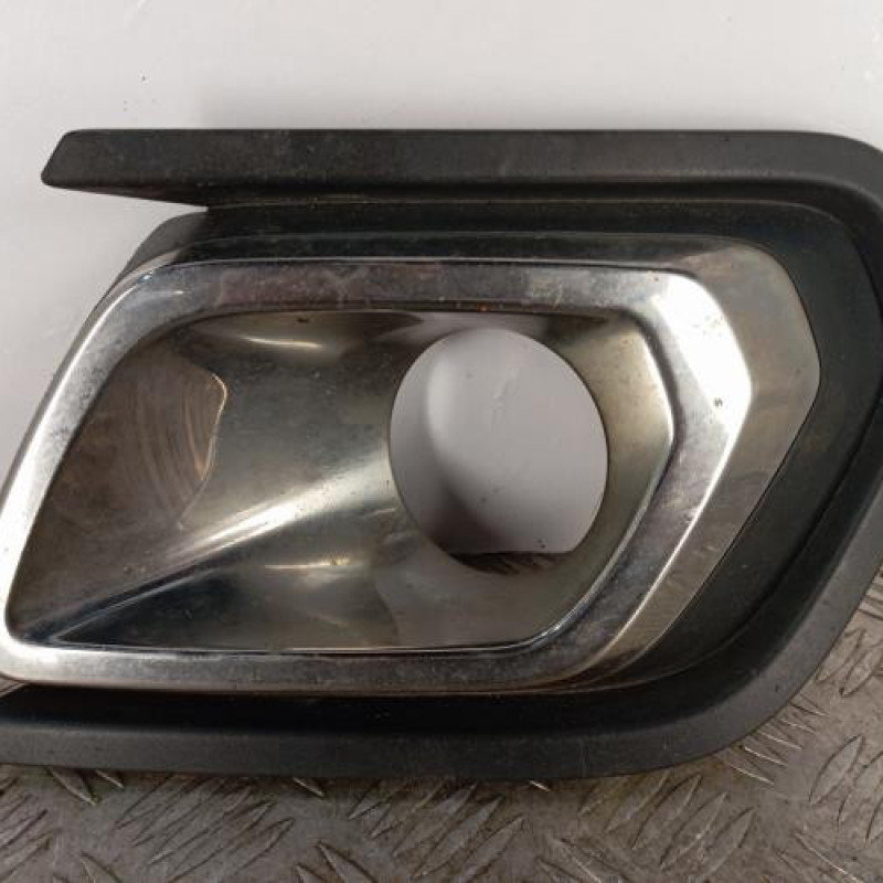 Enjoliveur anti brouillard DACIA SANDERO 2