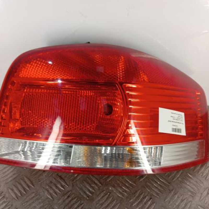Feu arriere principal droit (feux) AUDI A3 2 Feu arriere principal droit (feux) AUDI A3 2