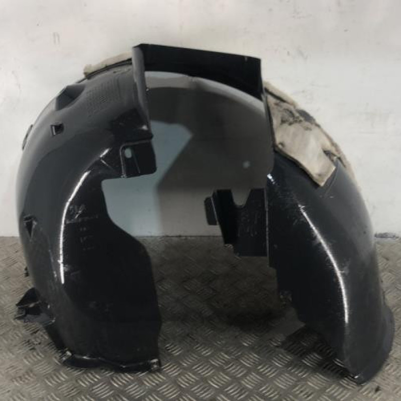 Pare boue avant droit PEUGEOT 5008 1