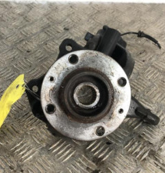 Moyeu avant gauche PEUGEOT 208 1 Photo n°1