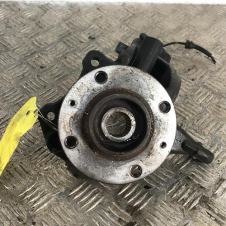 Moyeu avant gauche PEUGEOT 208 1 Photo n°1