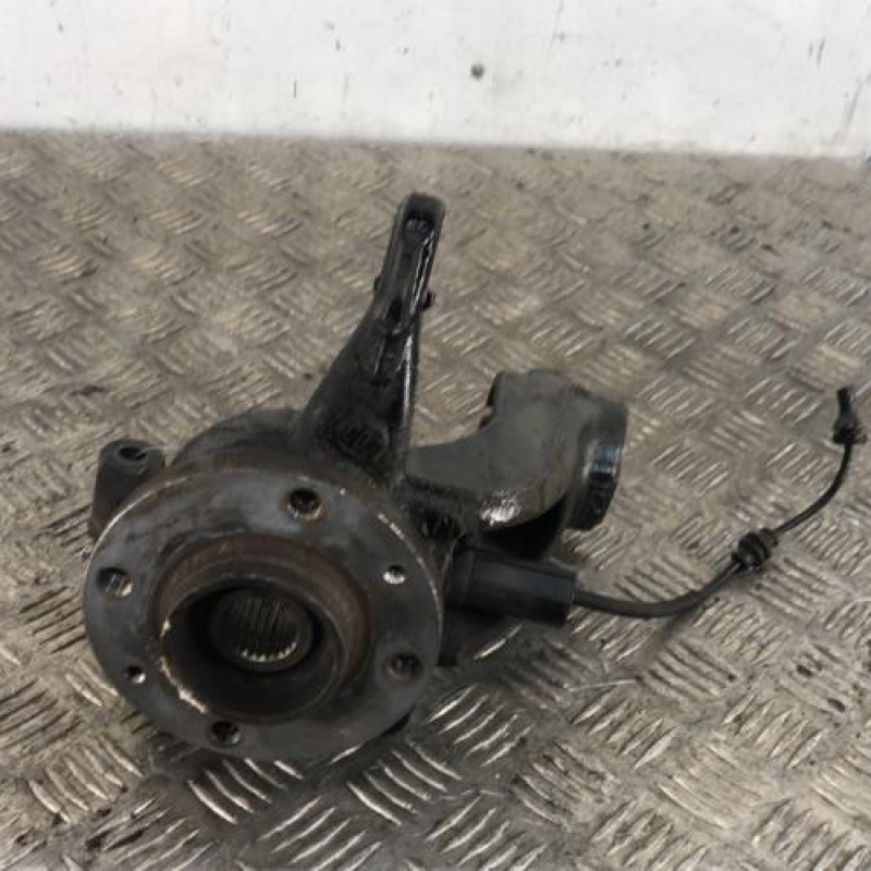 Moyeu avant droit PEUGEOT 208 1 Moyeu avant droit PEUGEOT 208 1