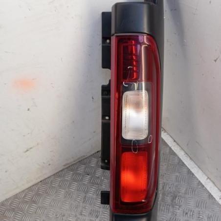 Feu de pare choc arriere droit RENAULT TRAFIC 3 Photo n°1