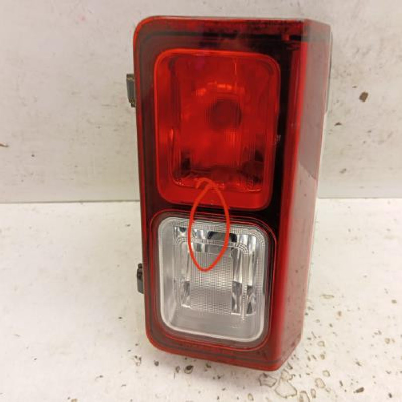 Feu de pare choc arriere gauche RENAULT TRAFIC 3