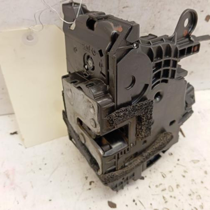 Serrure avant droit RENAULT TRAFIC 3 Serrure avant droit RENAULT TRAFIC 3