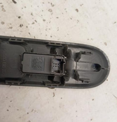 Interrupteur de leve vitre avant gauche PEUGEOT 5008 1 Photo n°3