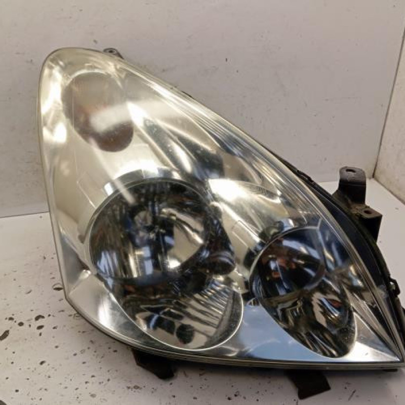 Optique avant principal droit (feux)(phare) TOYOTA COROLLA VERSO 2
