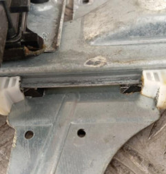 Leve vitre electrique avant gauche PEUGEOT 208 1