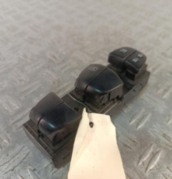 Interrupteur de leve vitre avant droit NISSAN JUKE 1 Photo n°1