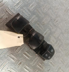 Interrupteur de leve vitre avant droit NISSAN JUKE 1