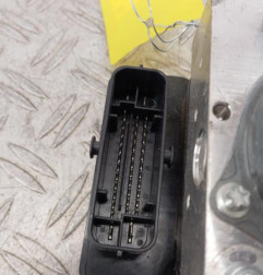 Bloc ABS (freins anti-blocage) RENAULT TWINGO 3 Photo n°4