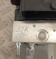 Bloc ABS (freins anti-blocage) RENAULT TWINGO 3 Photo n°5