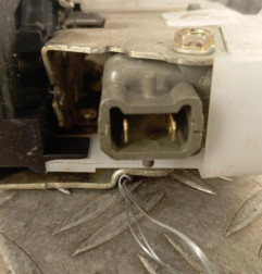 Serrure arriere droit RENAULT CLIO 2 Photo n°4