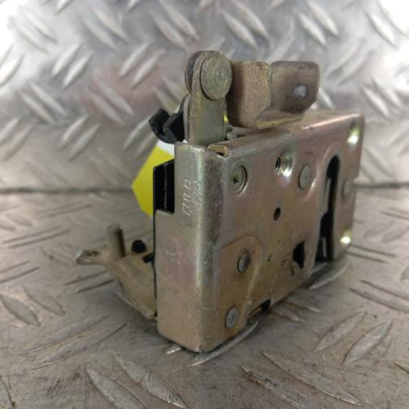 Serrure avant droit PEUGEOT 106