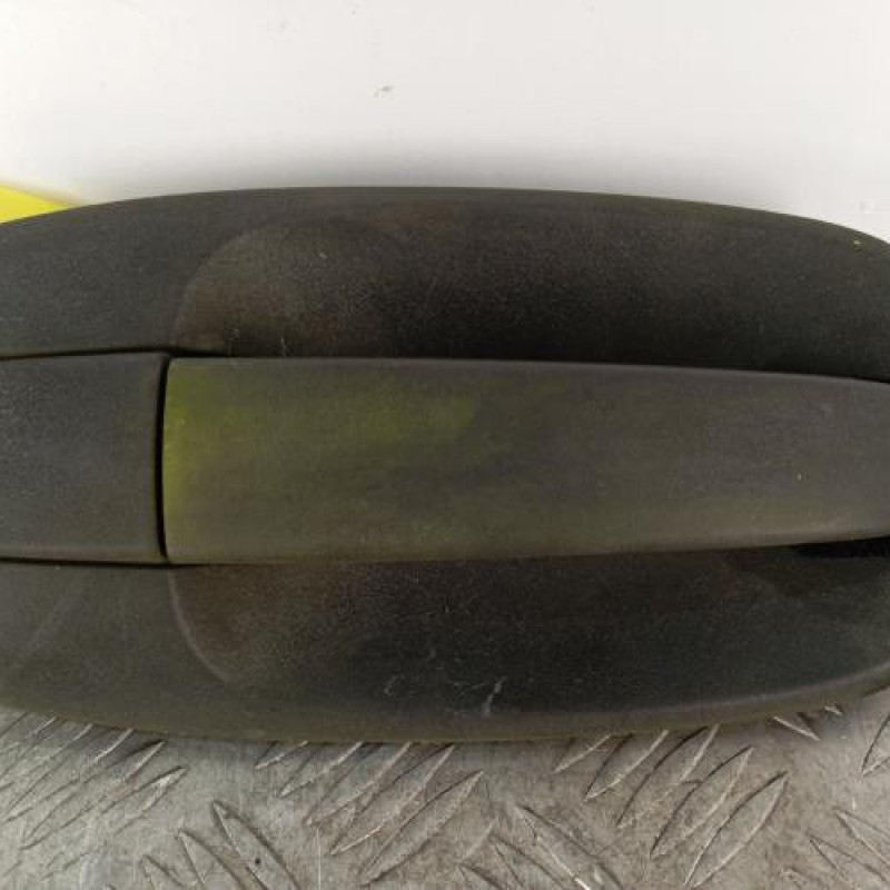 Poignee porte coffre gauche RENAULT TRAFIC 2