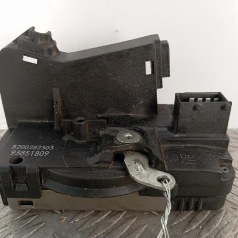 Serrure de porte de coffre gauche RENAULT TRAFIC 2