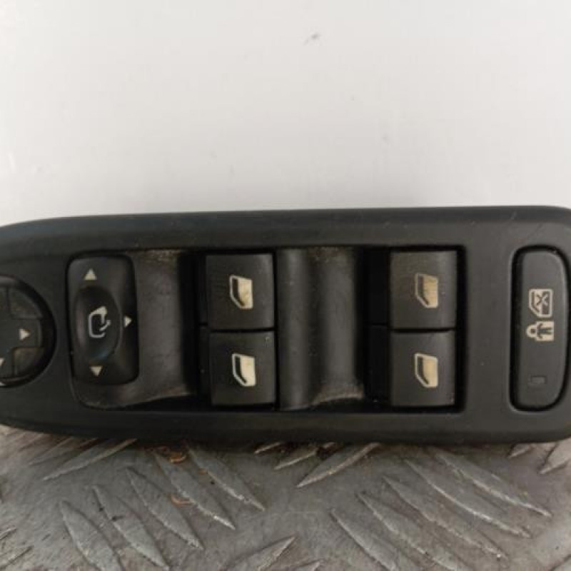 Interrupteur de leve vitre arriere gauche PEUGEOT 508 1 SW