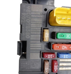 Boitier servitude moteur (BSM) PEUGEOT 5008 1 Photo n°3