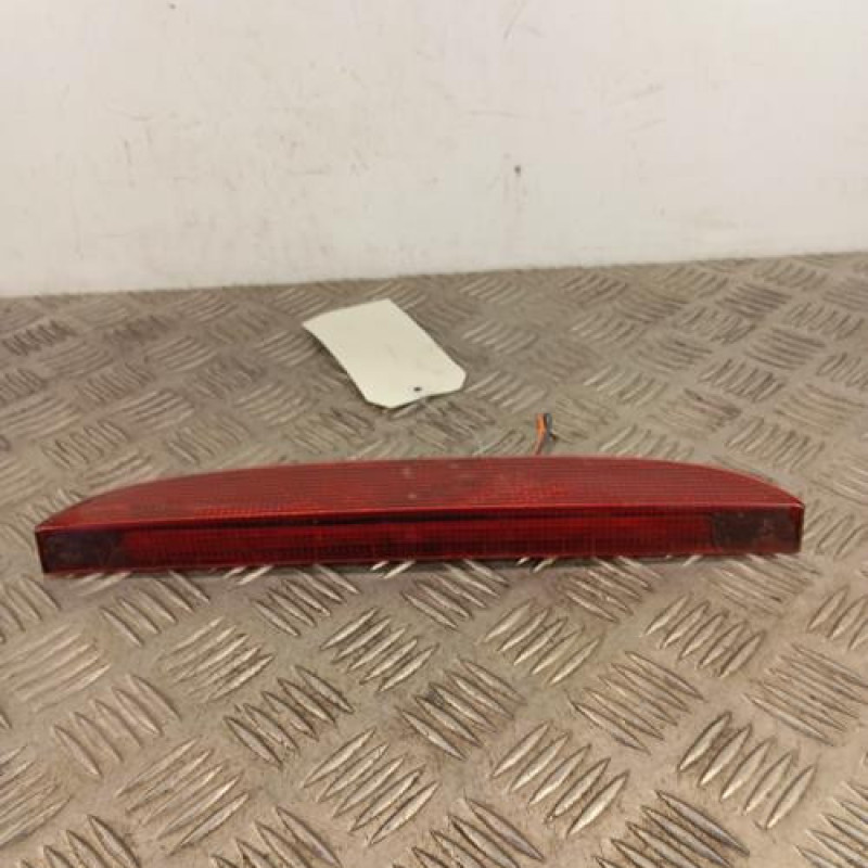 Feu arriere stop central RENAULT CLIO 2 Feu arriere stop central RENAULT CLIO 2