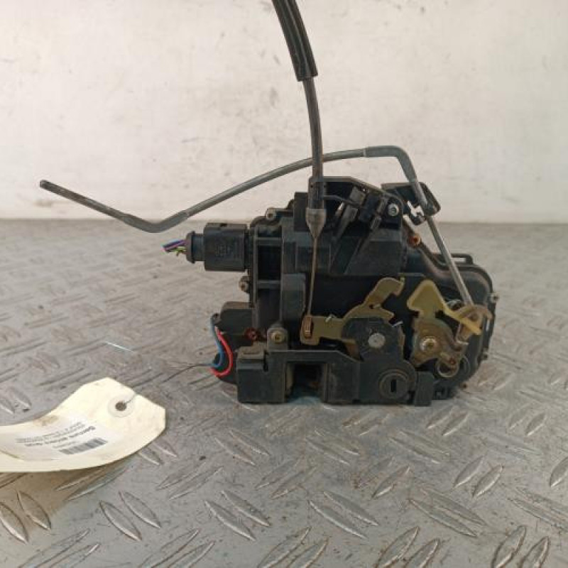 Serrure arriere droit VOLKSWAGEN GOLF 4