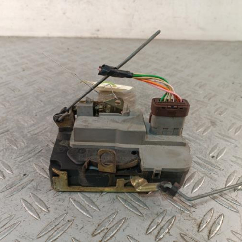 Serrure avant gauche PEUGEOT 206