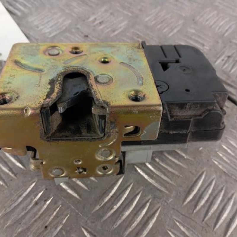 Serrure avant gauche PEUGEOT 206